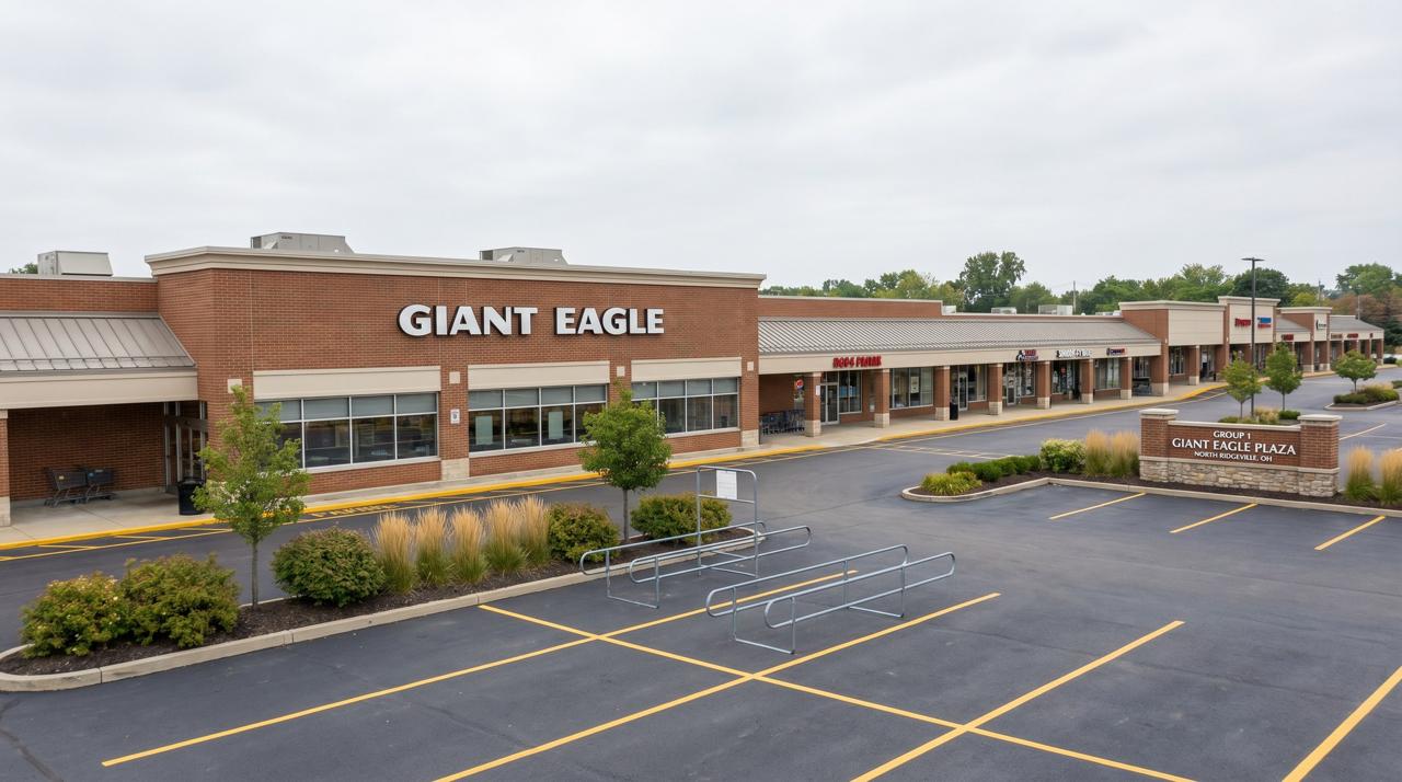 Giant Eagle Plaza — Main